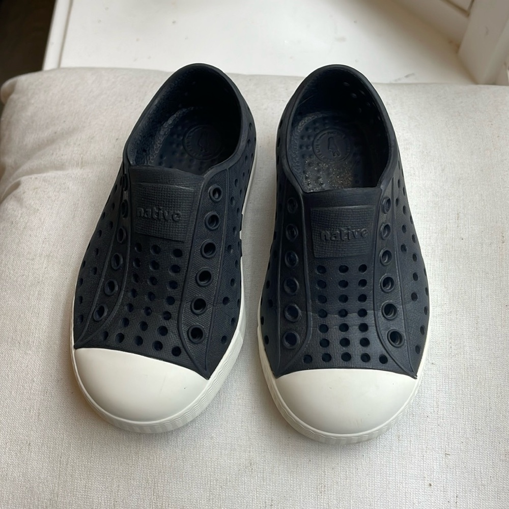 Native Shoes Black Size 7
